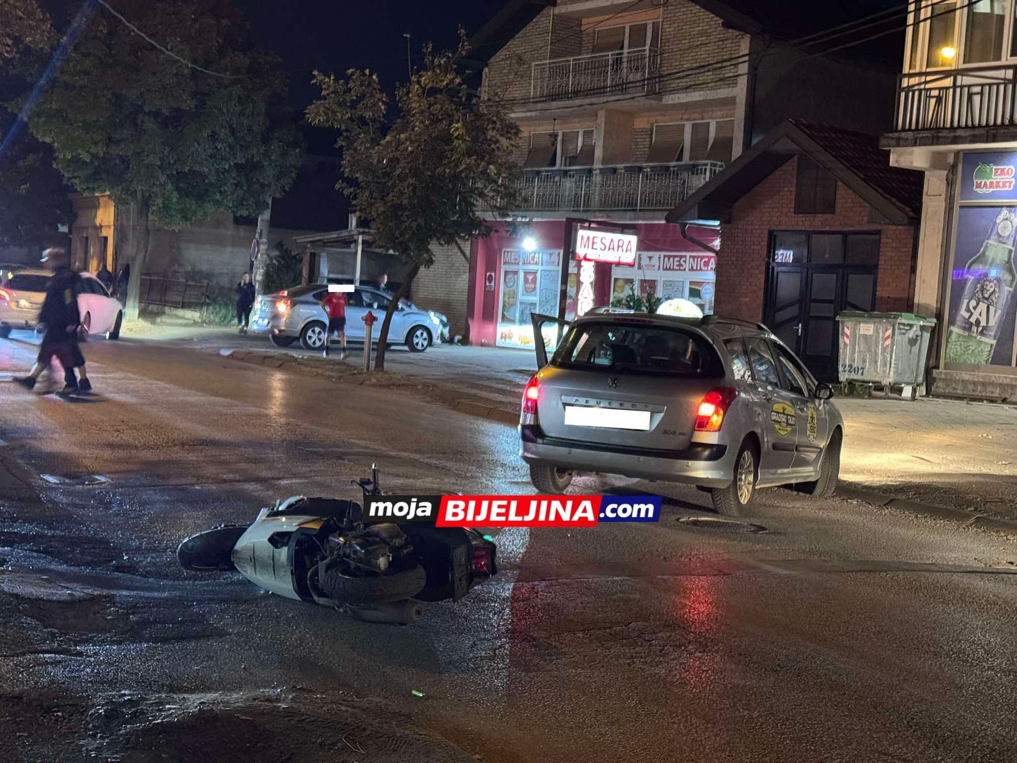 PRATIOCI JAVLJAJU: Sudar taksija i skutera u Račanskoj ulici