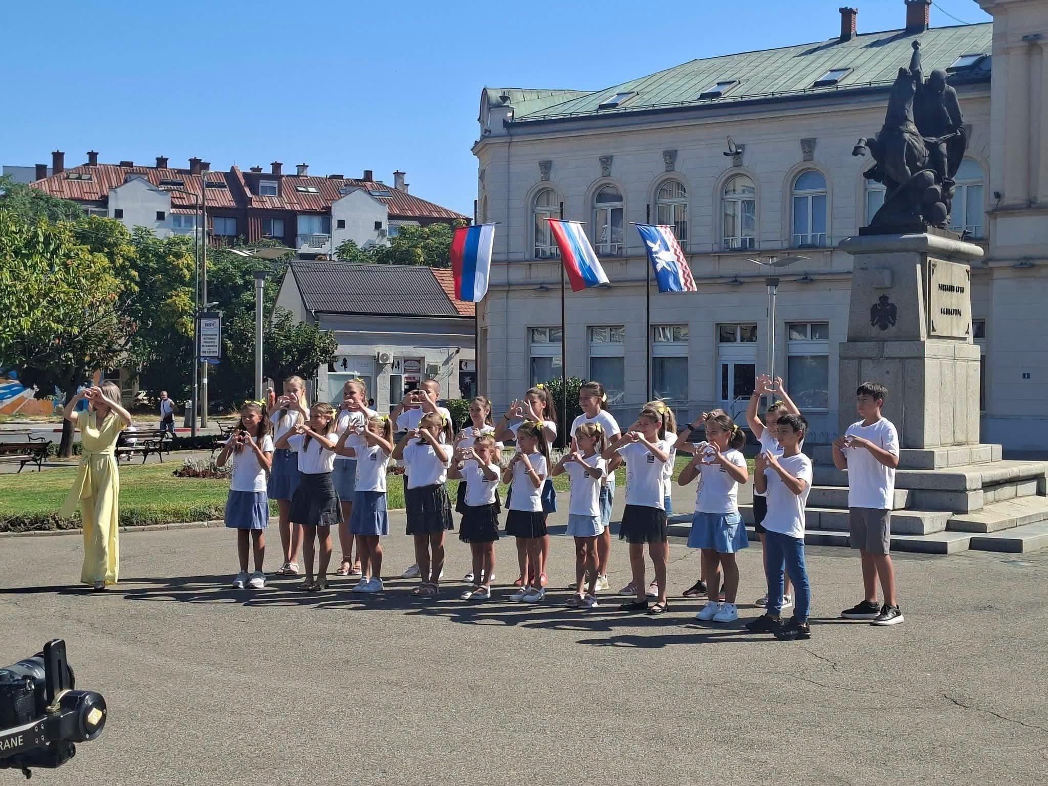 BOJAN SAVIĆ OBEZBIJEDIO SREDSTVA: Mališani iz hora „Zujalica“ putuju na međunarodni festival u Niš